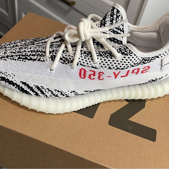 Yeezy Boost 350 - Picture 2 of 4